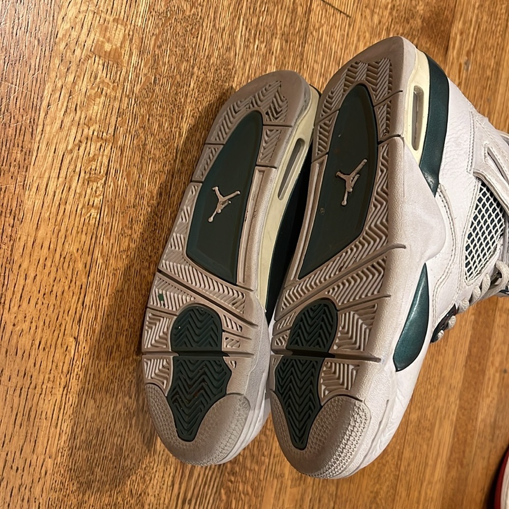 Jordan 4 Retro
Oxidized green 
Size US 6Y - Picture 5 of 5